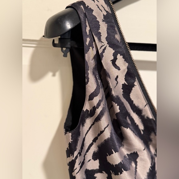 Bebe EUC Size XS Black & Gray Zebra Print Sleeveless Zippered Mini Dress (0601) - Picture 5 of 14